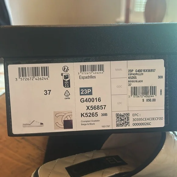 Chanel Black and Beige Mules with CC Design Sz 7 New w defects-store display - Picture 13 of 16